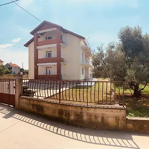 https://bibinje-comfort-style-apartment-1st-floor.hotelinzadar.com