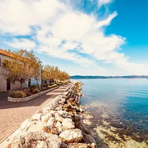 https://bibinje-seaside-apartment.hotelinzadar.com
